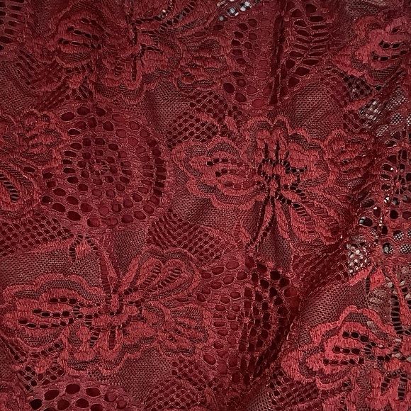 Hollister Burgundy Lace‎ Cold Shoulder Blouse - Picture 2 of 8